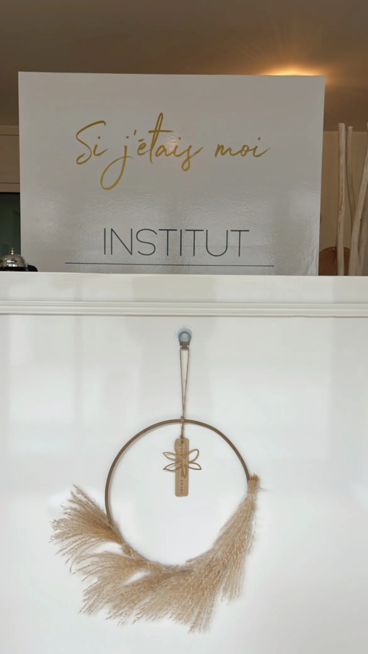 L'enseigne de l'institut : « Si j'étais moi » en lettres dorées